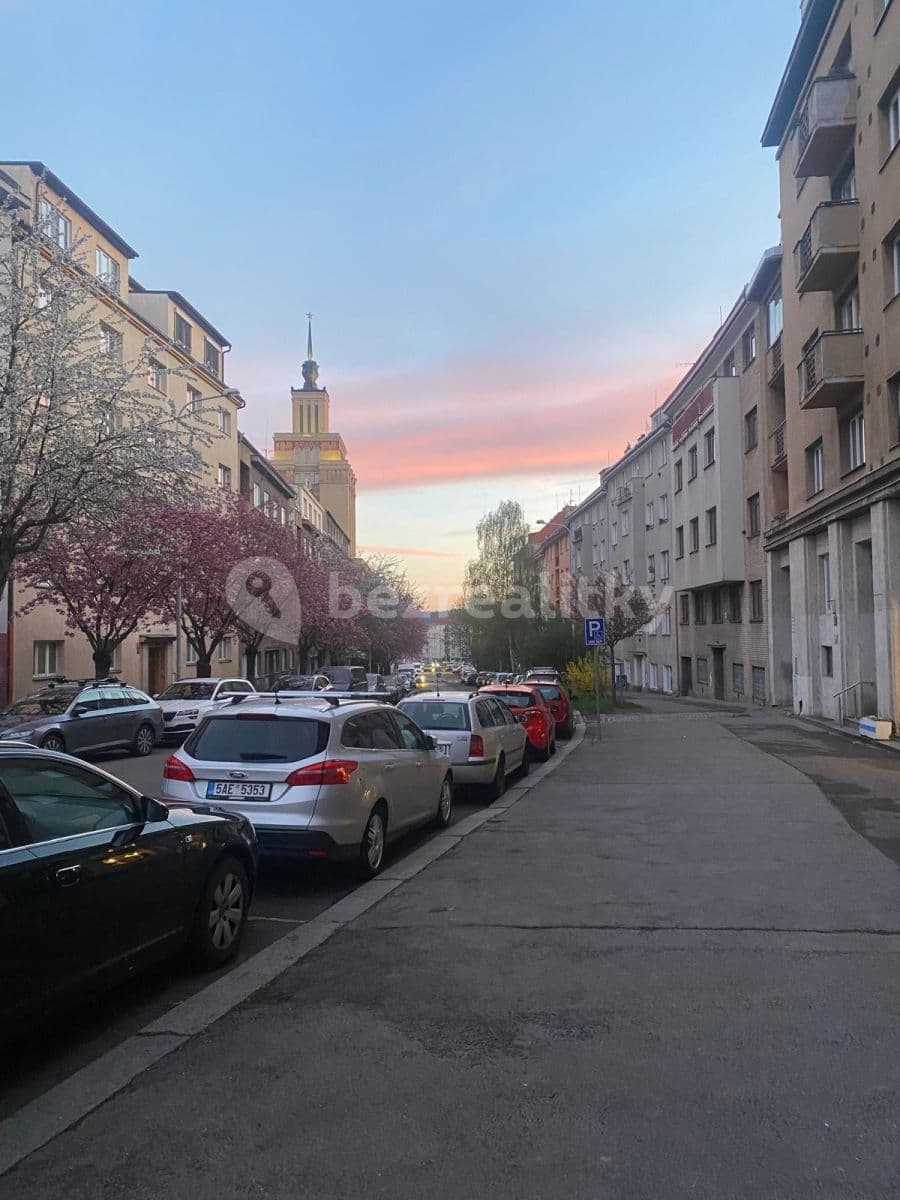 Prenájom bytu 1-izbový 25 m², Koulova, Praha, Praha Prenájom bytu 1-izbový 25 m², Koulova, Praha, Praha