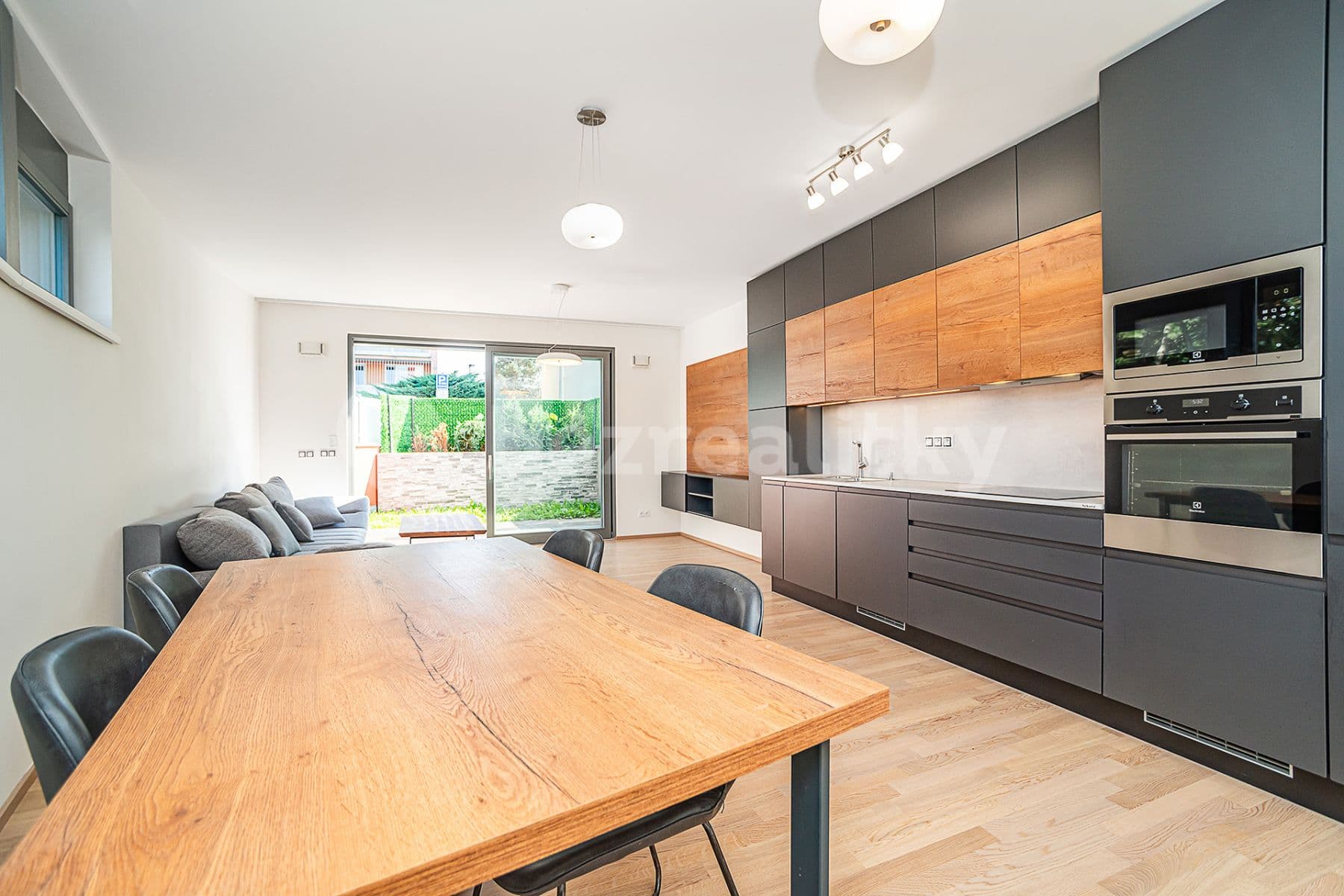 Prenájom bytu 3-izbový 107 m², Kunešova, Praha, Praha Prenájom bytu 3-izbový 107 m², Kunešova, Praha, Praha