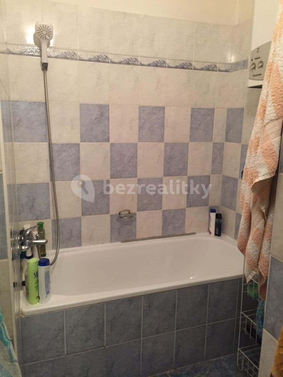 Prenájom bytu 3-izbový 75 m², Dvacátého osmého pluku, Praha, Praha Prenájom bytu 3-izbový 75 m², Dvacátého osmého pluku, Praha, Praha