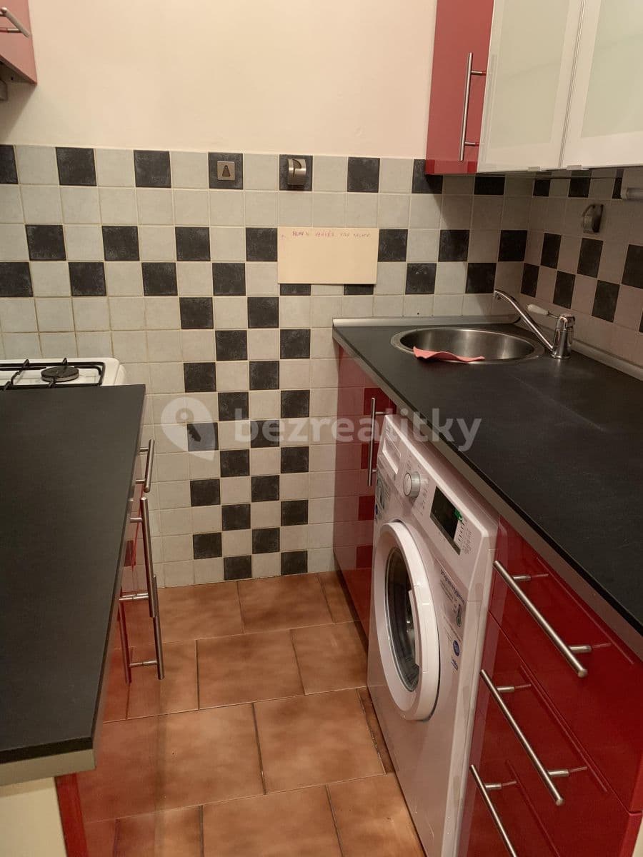 Prenájom bytu 3-izbový 75 m², Dvacátého osmého pluku, Praha, Praha Prenájom bytu 3-izbový 75 m², Dvacátého osmého pluku, Praha, Praha