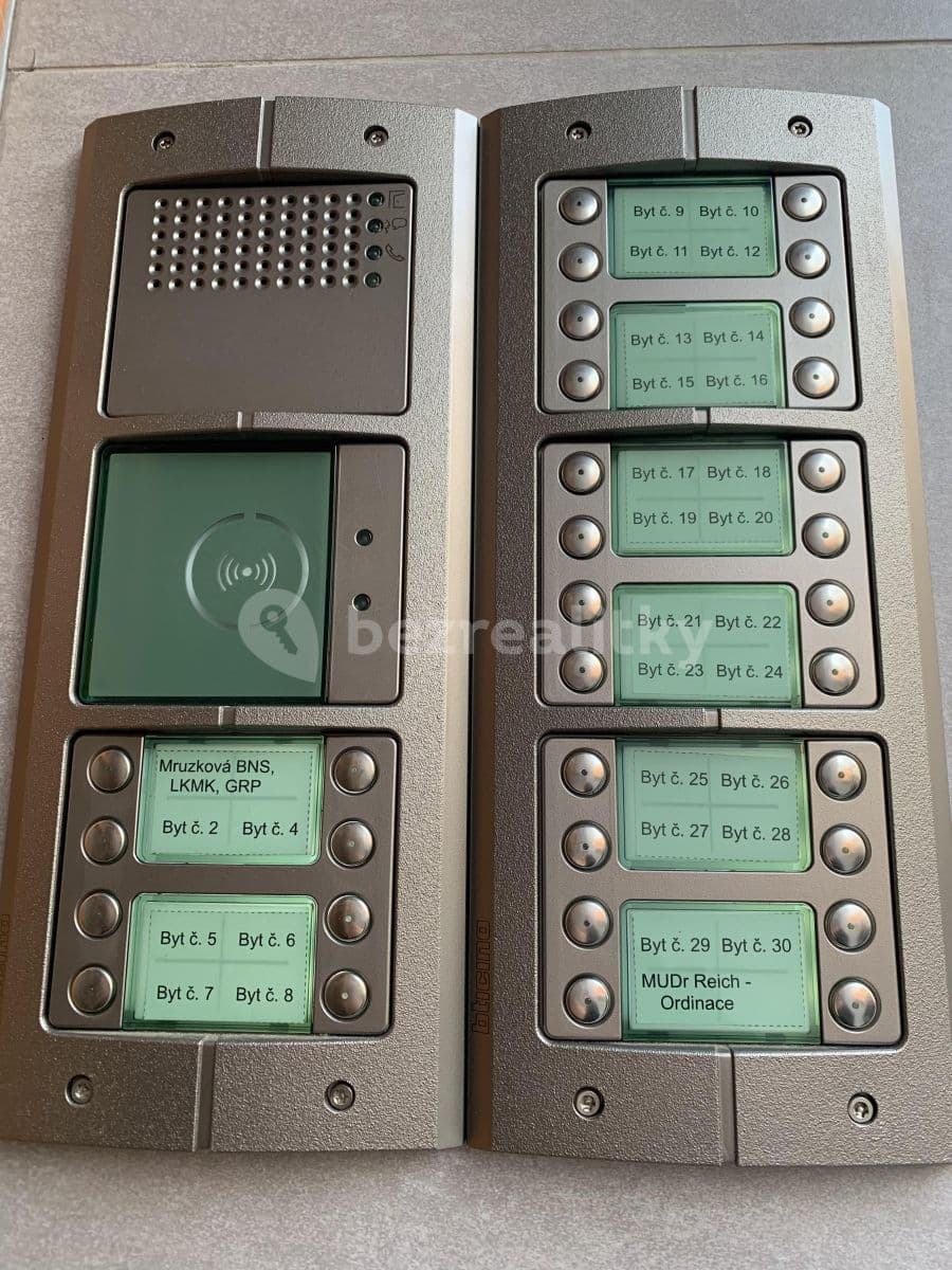 Prenájom bytu 3-izbový 75 m², Dvacátého osmého pluku, Praha, Praha Prenájom bytu 3-izbový 75 m², Dvacátého osmého pluku, Praha, Praha