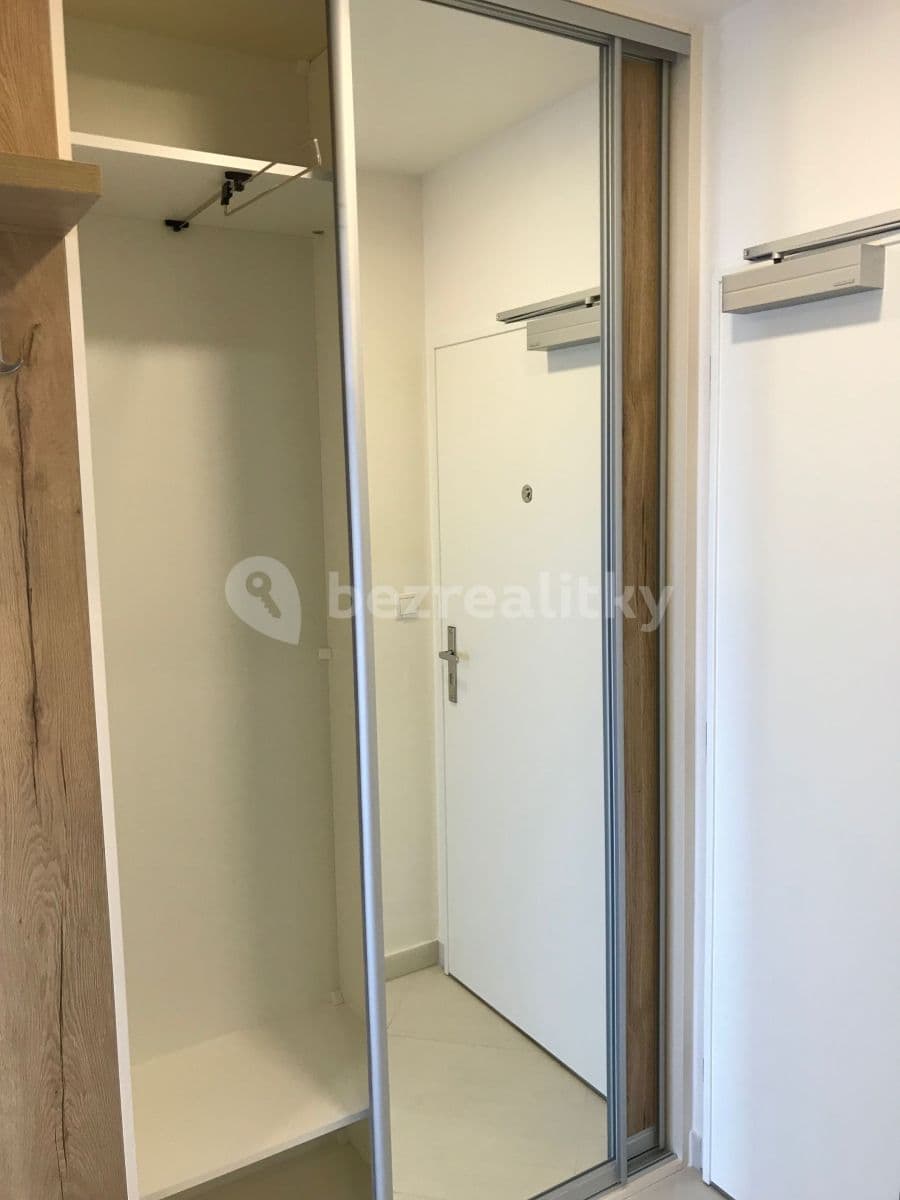 Prenájom bytu 1-izbový 30 m², Petrohradská, Praha, Praha Prenájom bytu 1-izbový 30 m², Petrohradská, Praha, Praha