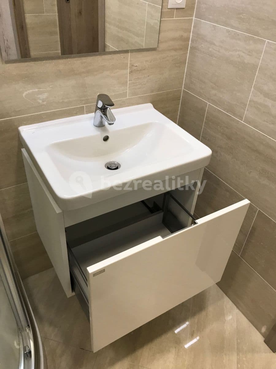 Prenájom bytu 1-izbový 30 m², Petrohradská, Praha, Praha Prenájom bytu 1-izbový 30 m², Petrohradská, Praha, Praha
