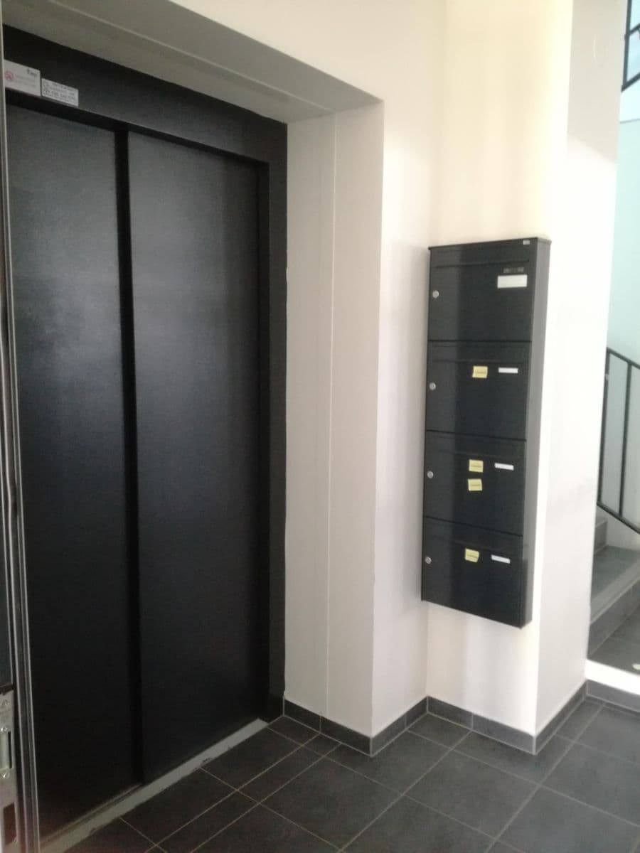 Prenájom bytu 1-izbový 37 m², Mrázkova, Praha, Praha Prenájom bytu 1-izbový 37 m², Mrázkova, Praha, Praha