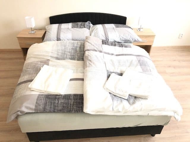 Prenájom bytu 2-izbový 48 m², Ke Strašnické, Praha, Praha Prenájom bytu 2-izbový 48 m², Ke Strašnické, Praha, Praha