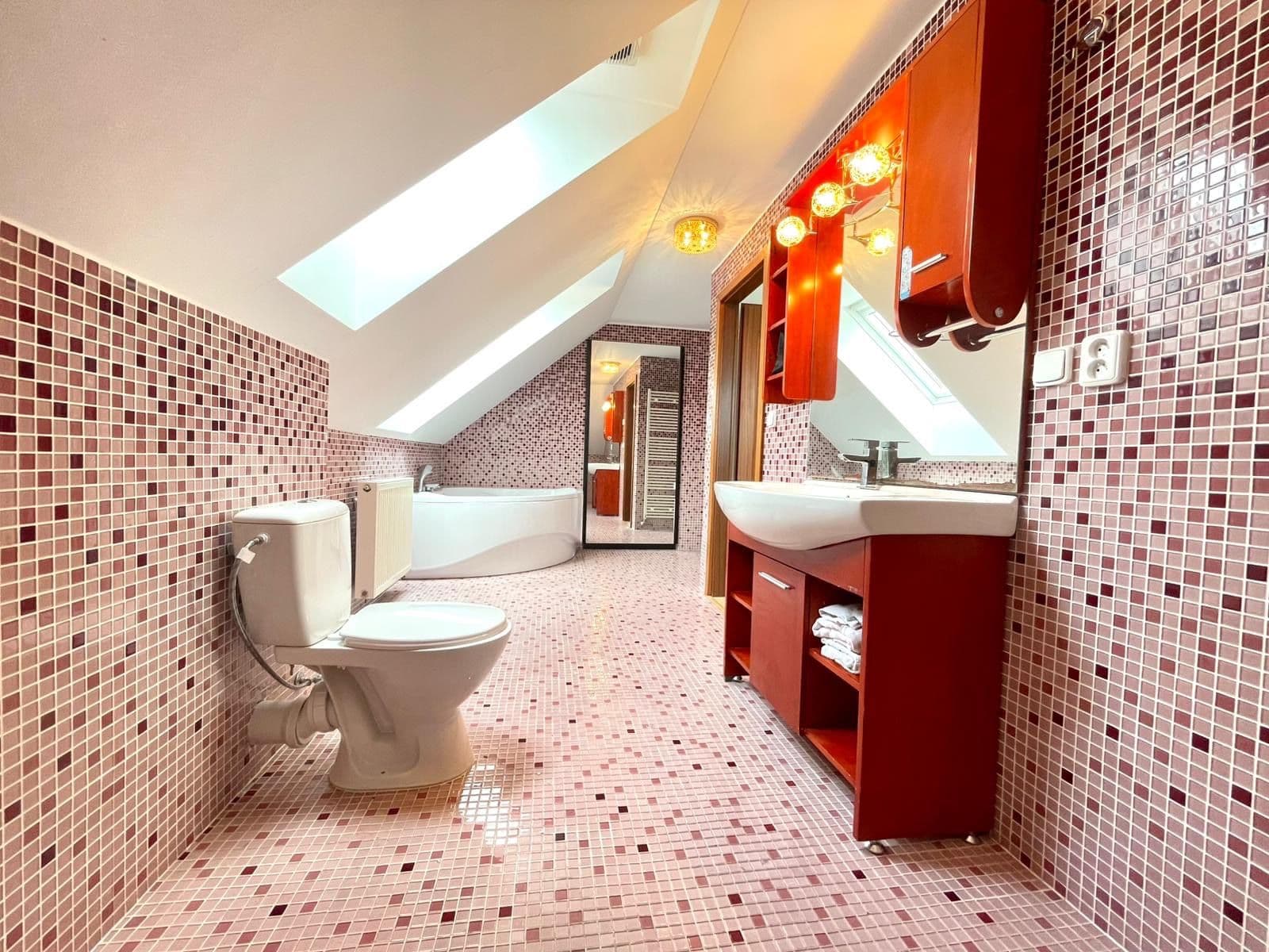 Prenájom domu 140 m², pozemek 1.000 m², K Rohu, Jenišov, Karlovarský kraj Prenájom domu 140 m², pozemek 1.000 m², K Rohu, Jenišov, Karlovarský kraj