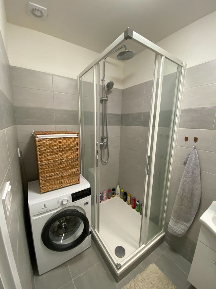 Prenájom bytu 2-izbový 52 m², Na Okraji, Praha, Praha Prenájom bytu 2-izbový 52 m², Na Okraji, Praha, Praha