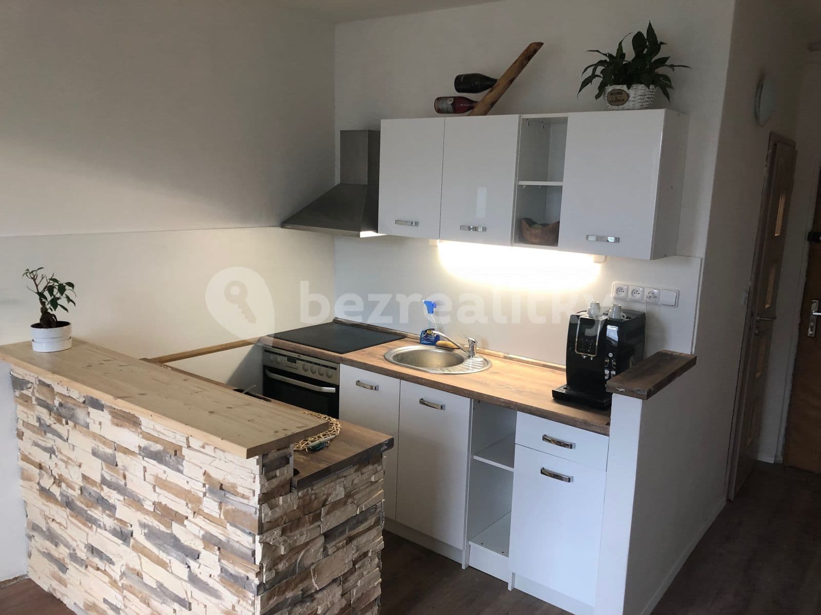 Prenájom bytu 2-izbový 37 m², Barrandova, Ústí nad Labem, Ústecký kraj Prenájom bytu 2-izbový 37 m², Barrandova, Ústí nad Labem, Ústecký kraj