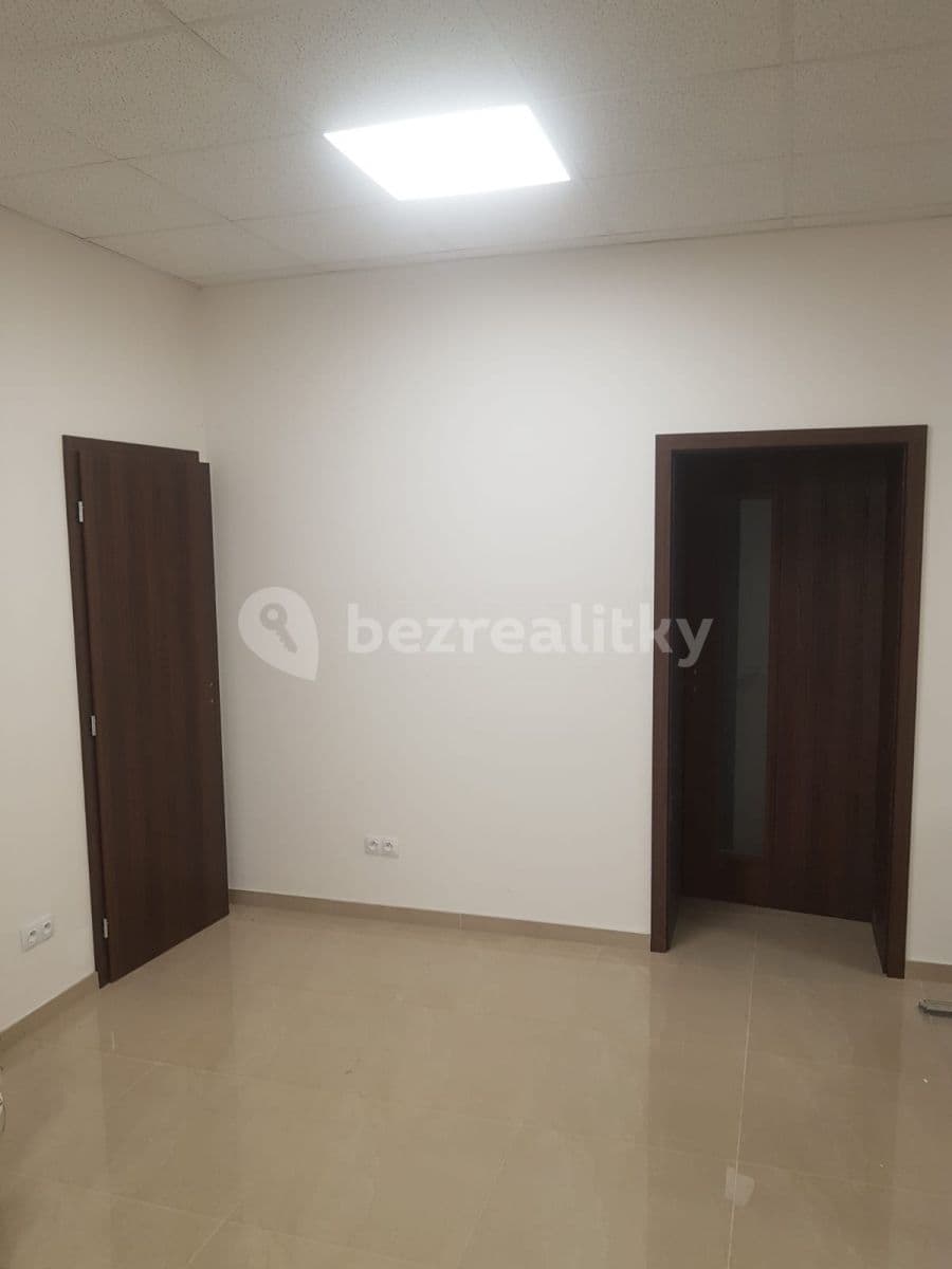 Prenájom nebytového priestoru 190 m², 1136, Rostoklaty, Středočeský kraj Prenájom nebytového priestoru 190 m², 1136, Rostoklaty, Středočeský kraj