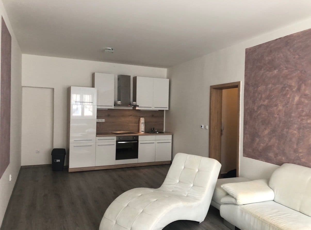 Prenájom bytu 2-izbový 60 m², Široká, Chrudim, Pardubický kraj Prenájom bytu 2-izbový 60 m², Široká, Chrudim, Pardubický kraj