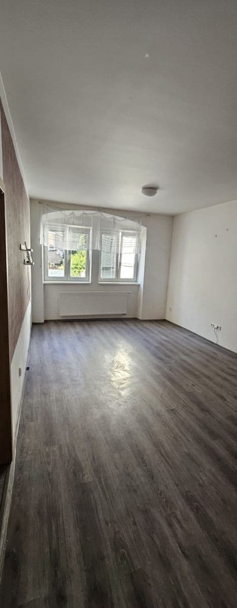 Prenájom bytu 2-izbový 60 m², Široká, Chrudim, Pardubický kraj Prenájom bytu 2-izbový 60 m², Široká, Chrudim, Pardubický kraj