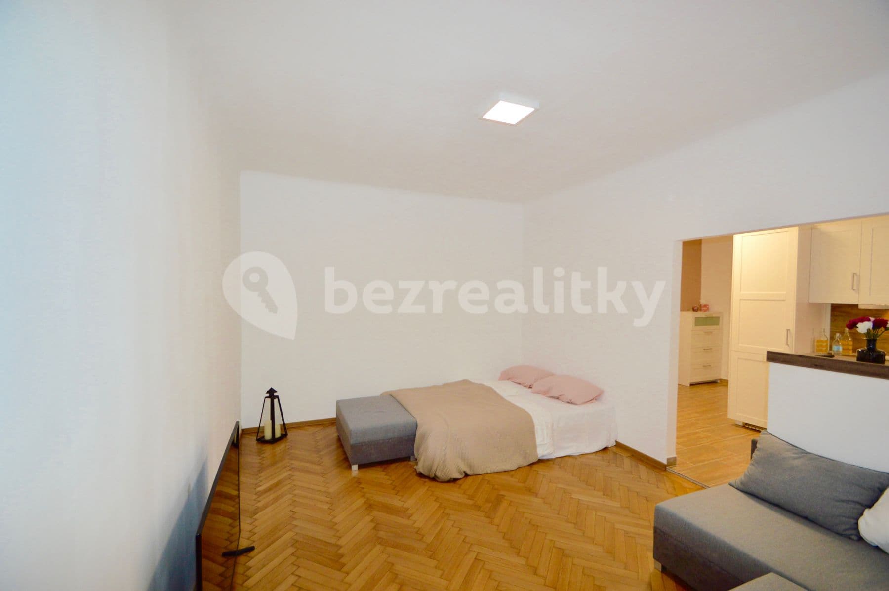 Prenájom bytu 1-izbový 48 m², Domažlická, Praha, Praha Prenájom bytu 1-izbový 48 m², Domažlická, Praha, Praha