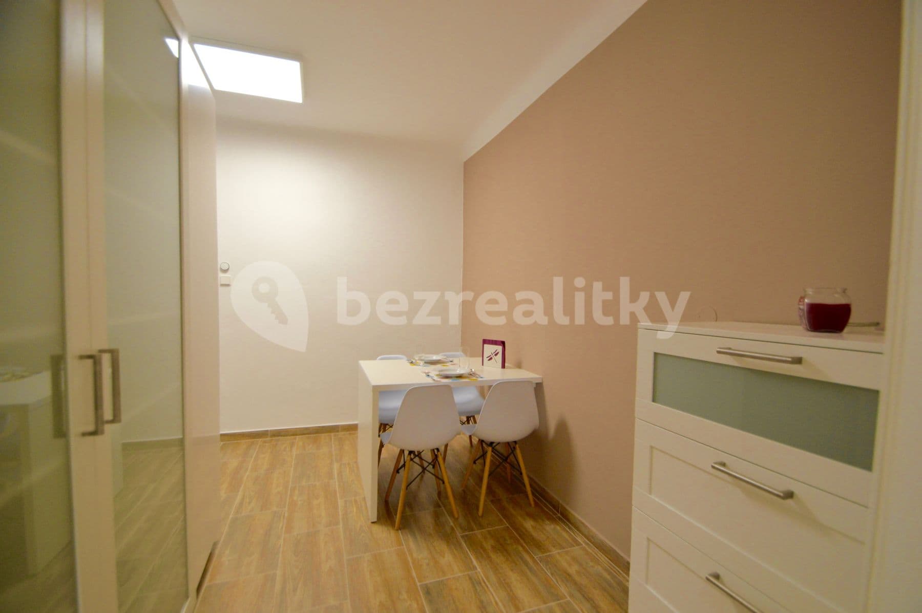 Prenájom bytu 1-izbový 48 m², Domažlická, Praha, Praha Prenájom bytu 1-izbový 48 m², Domažlická, Praha, Praha
