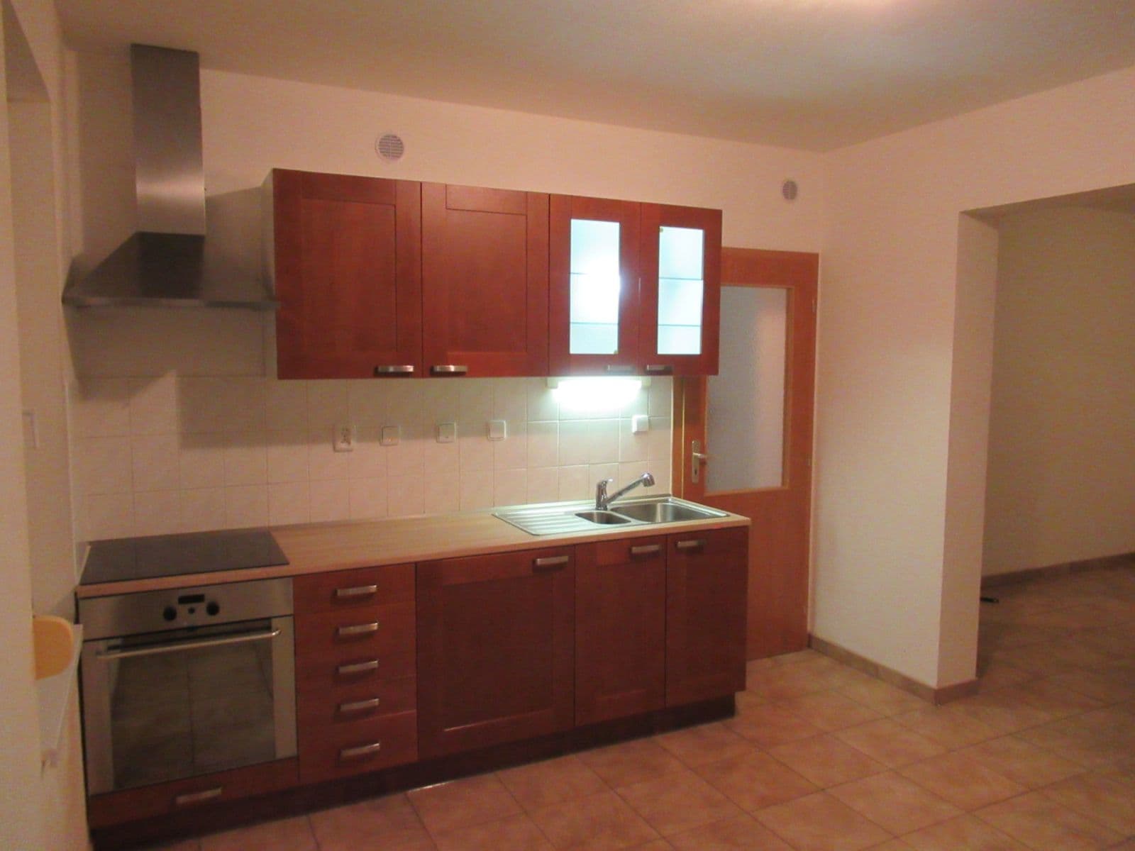 Prenájom bytu 1-izbový 38 m², Stará Kysibelská, Karlovy Vary, Karlovarský kraj Prenájom bytu 1-izbový 38 m², Stará Kysibelská, Karlovy Vary, Karlovarský kraj