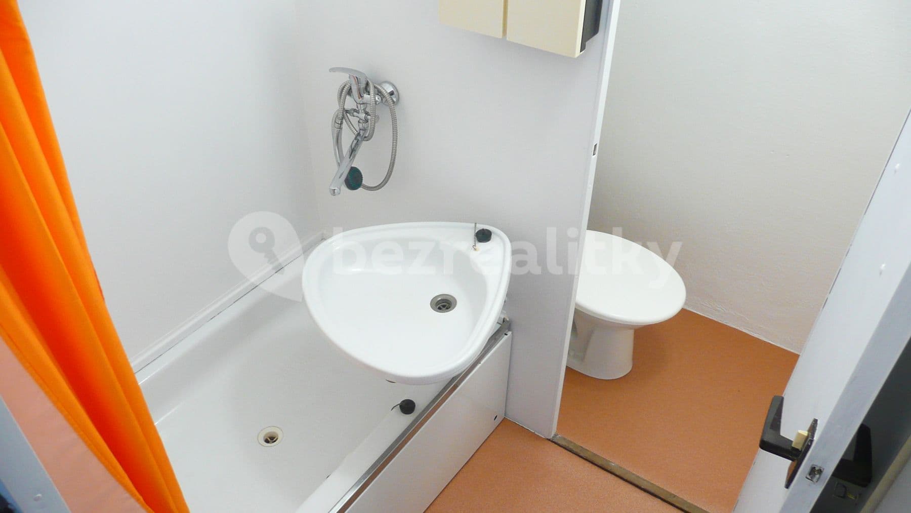 Prenájom bytu 1-izbový 35 m², Dlouhá, Nový Jičín, Moravskoslezský kraj Prenájom bytu 1-izbový 35 m², Dlouhá, Nový Jičín, Moravskoslezský kraj