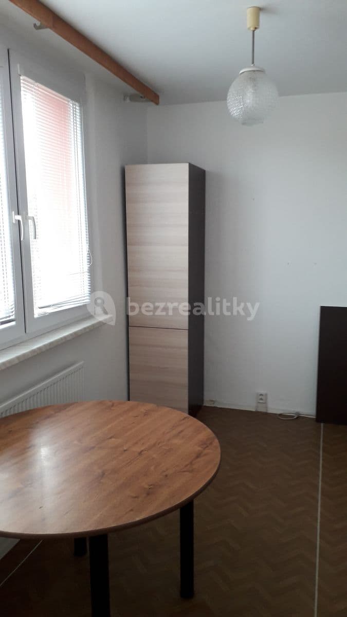 Prenájom bytu 1-izbový 35 m², Dlouhá, Nový Jičín, Moravskoslezský kraj Prenájom bytu 1-izbový 35 m², Dlouhá, Nový Jičín, Moravskoslezský kraj