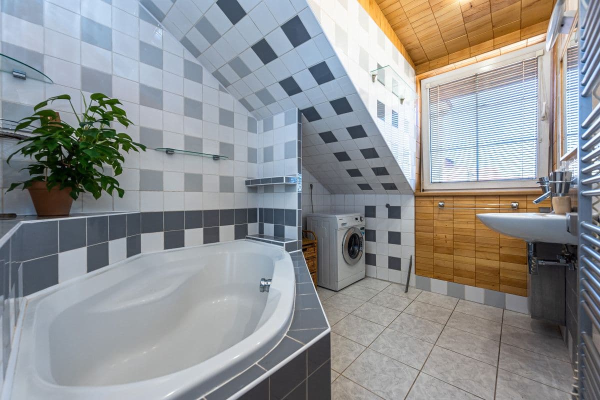 Prenájom bytu 4-izbový 126 m², Vltavská, Praha, Praha Prenájom bytu 4-izbový 126 m², Vltavská, Praha, Praha