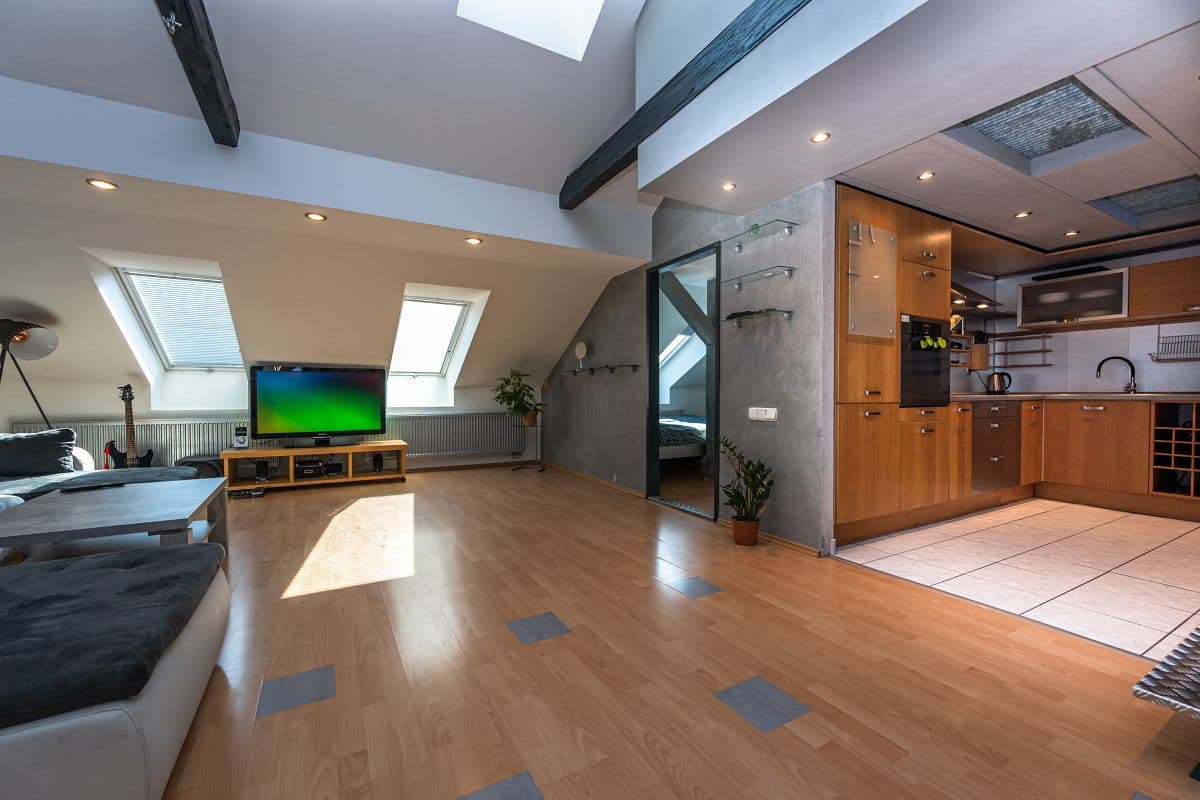 Prenájom bytu 4-izbový 126 m², Vltavská, Praha, Praha Prenájom bytu 4-izbový 126 m², Vltavská, Praha, Praha