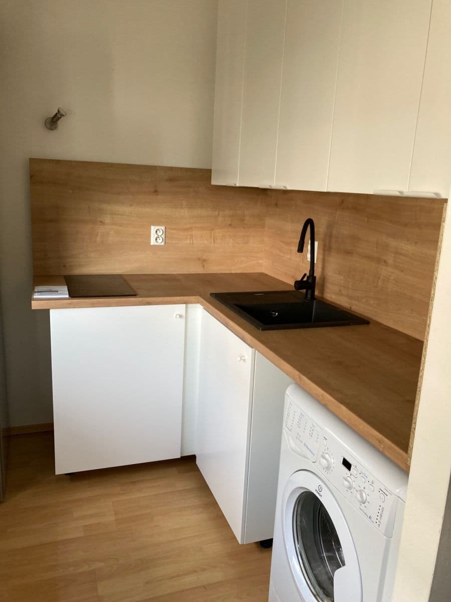 Prenájom bytu 1-izbový 40 m², Březnická, Zlín, Zlínský kraj Prenájom bytu 1-izbový 40 m², Březnická, Zlín, Zlínský kraj
