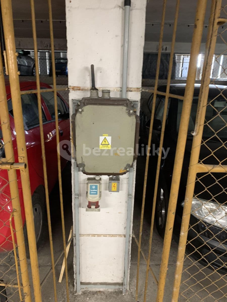 Prenájom garáže 14 m², Milevská, Praha, Praha Prenájom garáže 14 m², Milevská, Praha, Praha