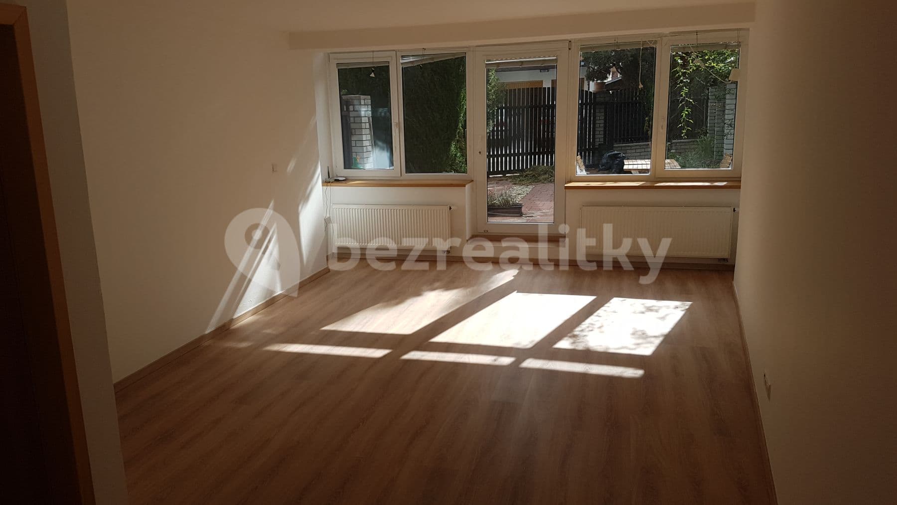Prenájom bytu 1-izbový 54 m², Na Fialce I, Praha, Praha Prenájom bytu 1-izbový 54 m², Na Fialce I, Praha, Praha