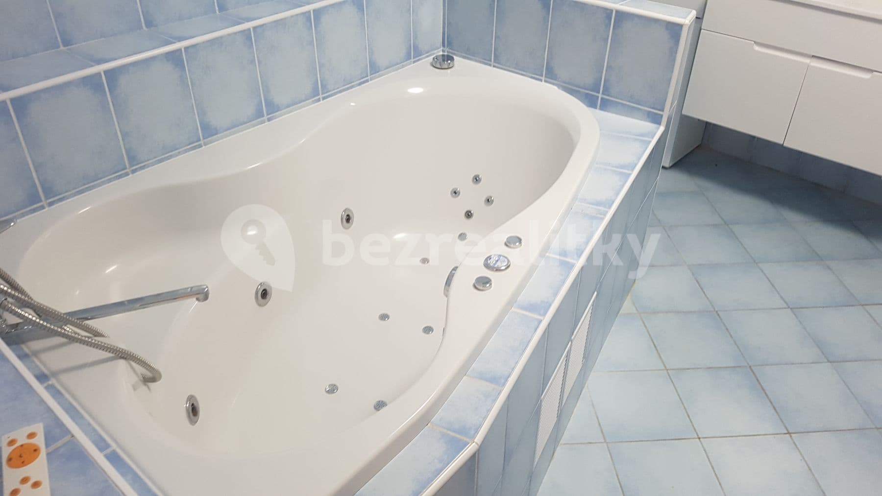 Prenájom bytu 1-izbový 54 m², Na Fialce I, Praha, Praha Prenájom bytu 1-izbový 54 m², Na Fialce I, Praha, Praha