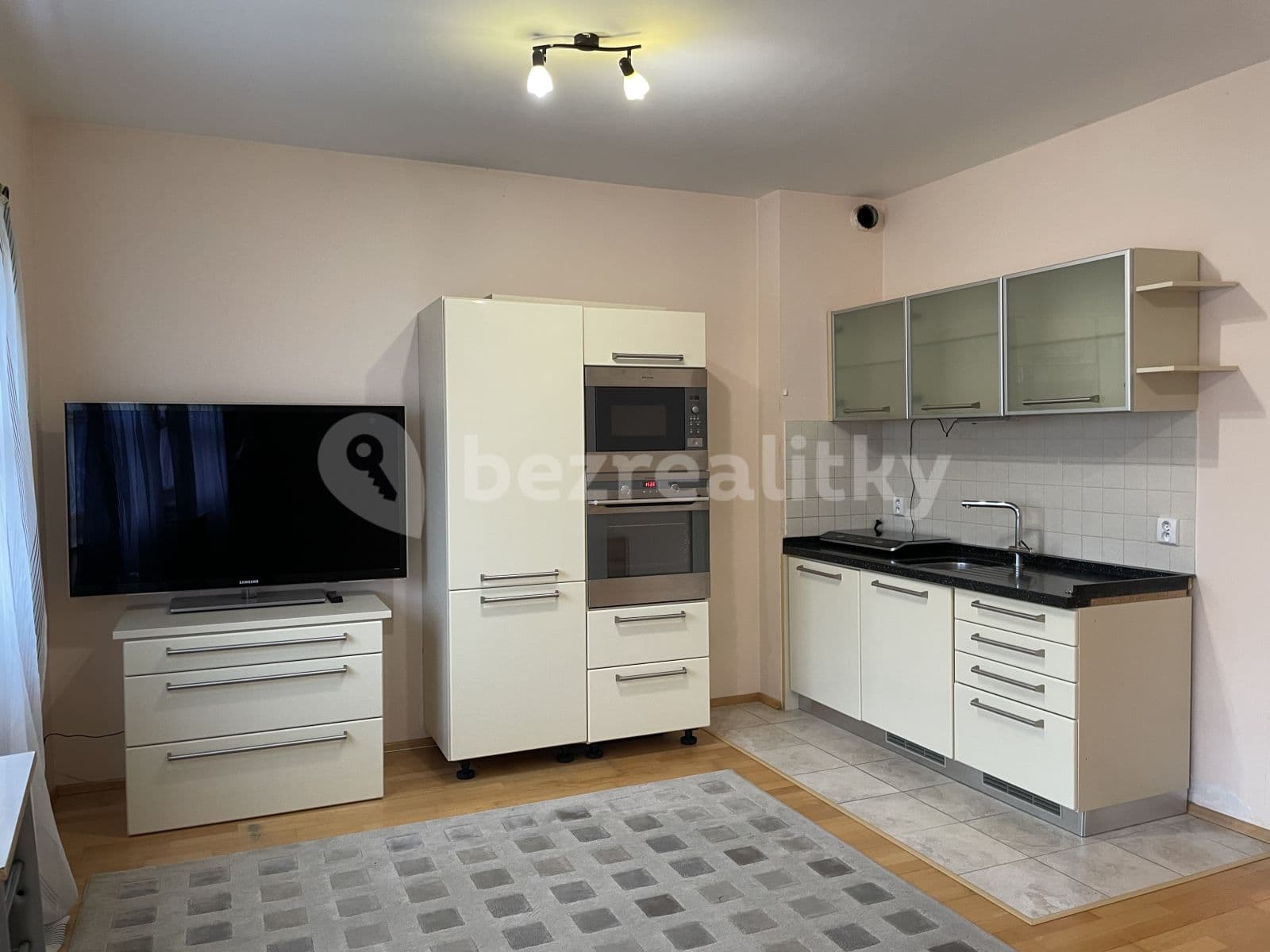 Prenájom bytu 1-izbový 33 m², Mattioliho, Praha, Praha Prenájom bytu 1-izbový 33 m², Mattioliho, Praha, Praha