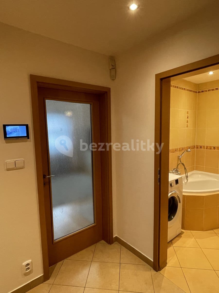 Prenájom bytu 1-izbový 33 m², Mattioliho, Praha, Praha Prenájom bytu 1-izbový 33 m², Mattioliho, Praha, Praha