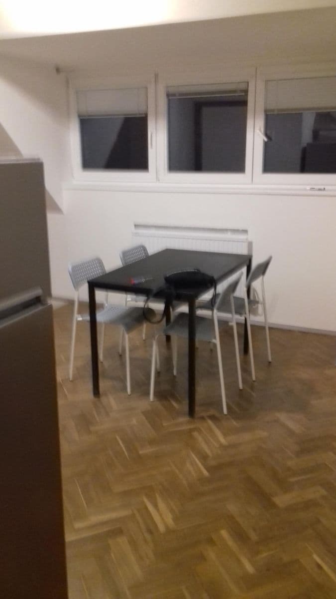Prenájom bytu 2-izbový 47 m², Sdružení, Praha, Praha Prenájom bytu 2-izbový 47 m², Sdružení, Praha, Praha