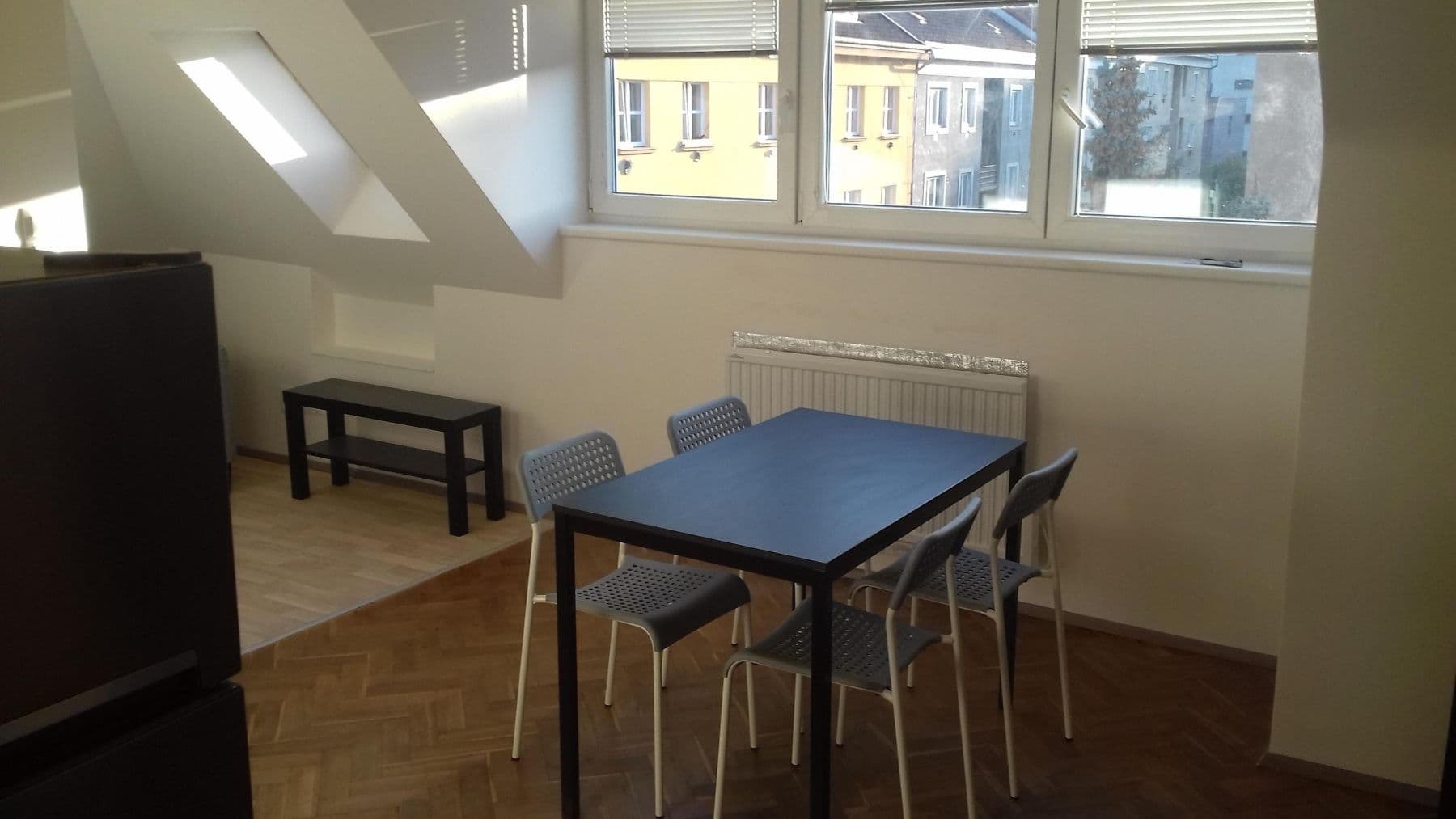 Prenájom bytu 2-izbový 47 m², Sdružení, Praha, Praha Prenájom bytu 2-izbový 47 m², Sdružení, Praha, Praha