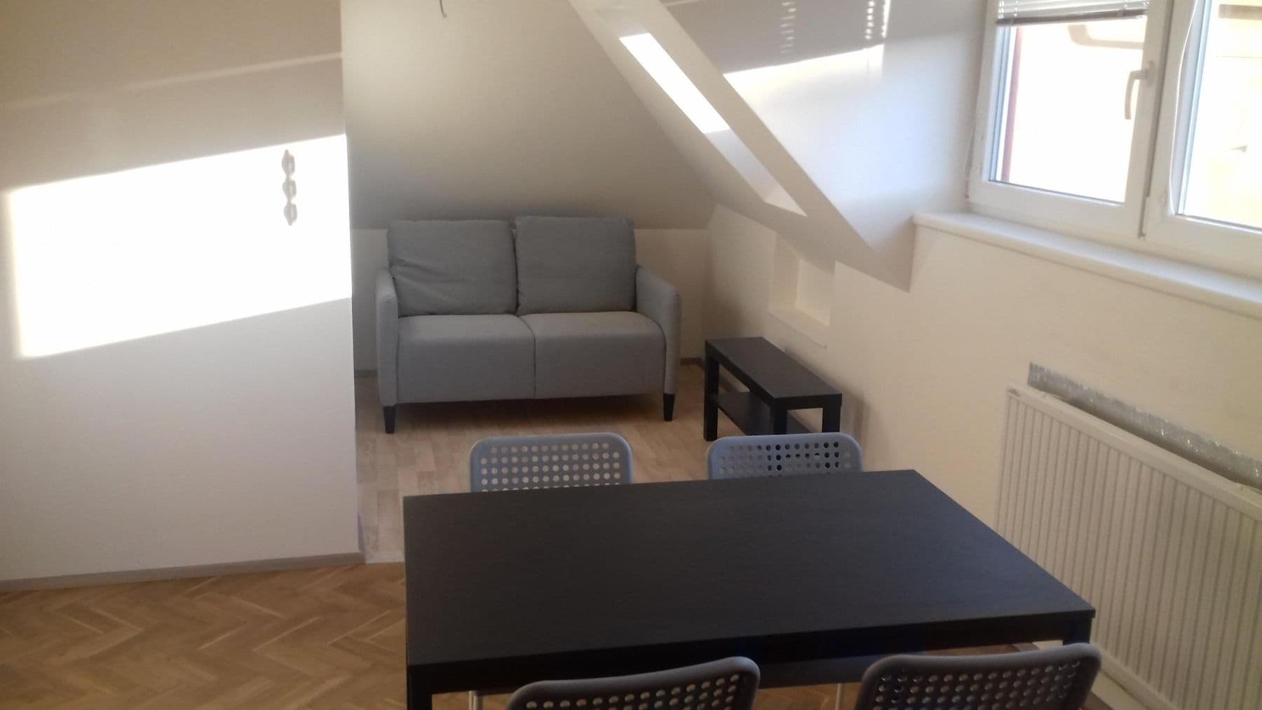 Prenájom bytu 2-izbový 47 m², Sdružení, Praha, Praha Prenájom bytu 2-izbový 47 m², Sdružení, Praha, Praha