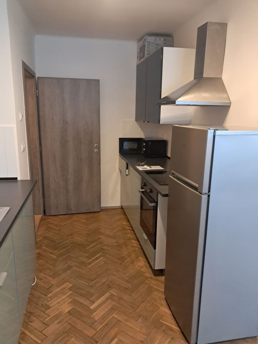 Prenájom bytu 2-izbový 47 m², Sdružení, Praha, Praha Prenájom bytu 2-izbový 47 m², Sdružení, Praha, Praha