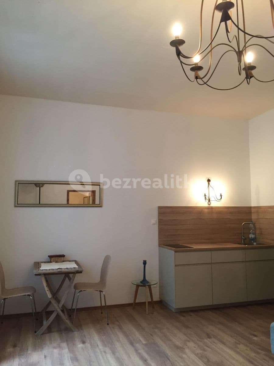 Prenájom bytu 2-izbový 43 m², Pod dvorem, Praha, Praha Prenájom bytu 2-izbový 43 m², Pod dvorem, Praha, Praha