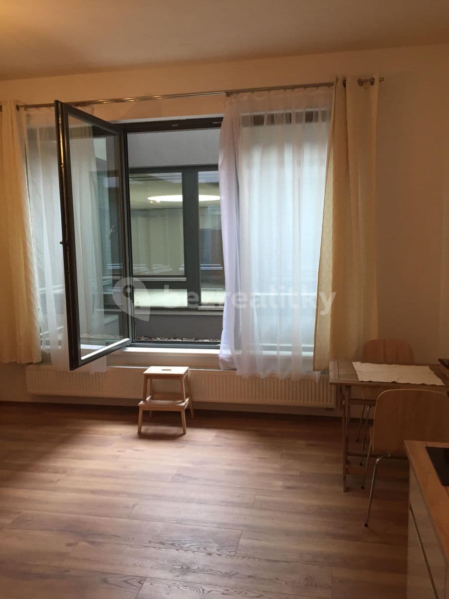Prenájom bytu 2-izbový 43 m², Pod dvorem, Praha, Praha Prenájom bytu 2-izbový 43 m², Pod dvorem, Praha, Praha