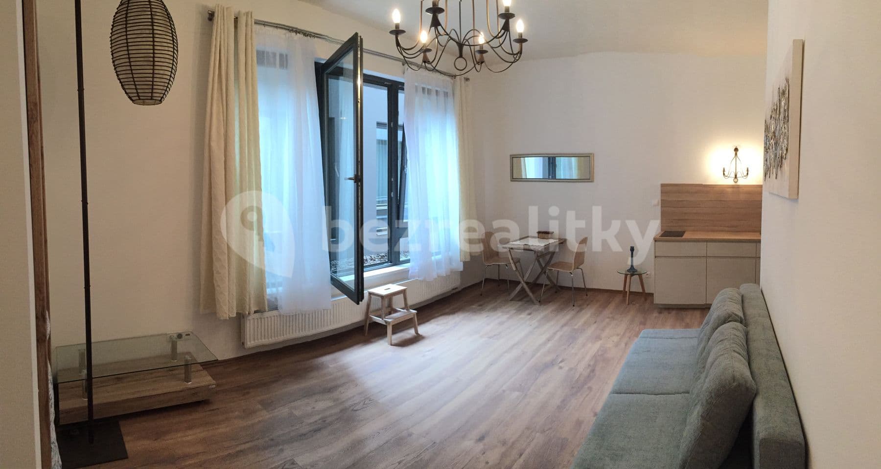 Prenájom bytu 2-izbový 43 m², Pod dvorem, Praha, Praha Prenájom bytu 2-izbový 43 m², Pod dvorem, Praha, Praha