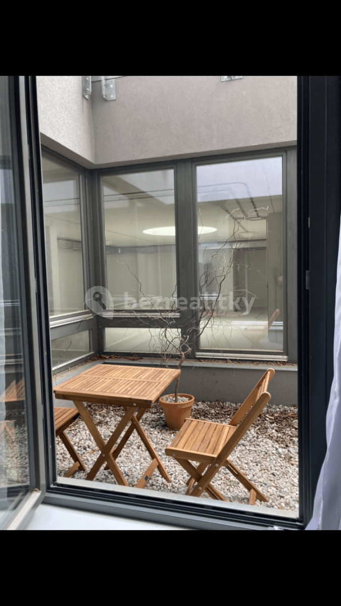 Prenájom bytu 2-izbový 43 m², Pod dvorem, Praha, Praha Prenájom bytu 2-izbový 43 m², Pod dvorem, Praha, Praha