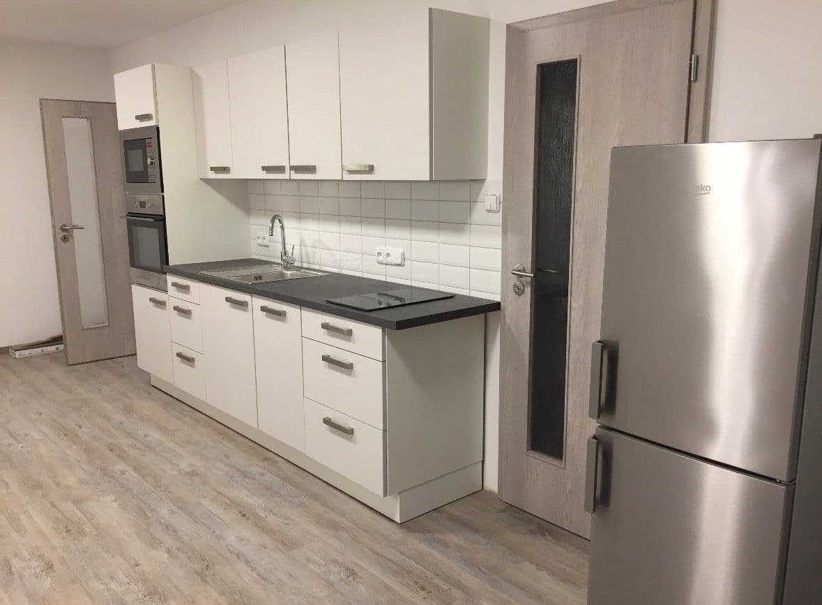 Prenájom bytu 2-izbový 48 m², Komenského náměstí, Říčany, Středočeský kraj Prenájom bytu 2-izbový 48 m², Komenského náměstí, Říčany, Středočeský kraj