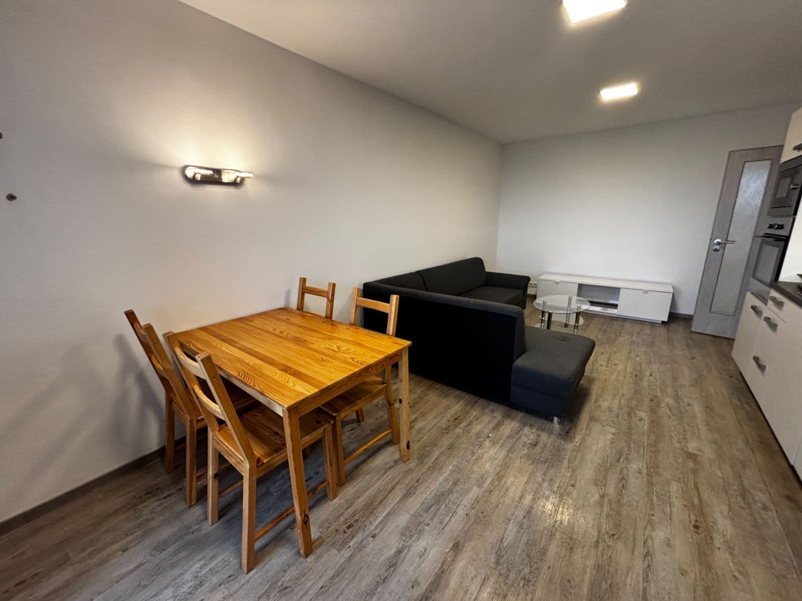 Prenájom bytu 2-izbový 48 m², Komenského náměstí, Říčany, Středočeský kraj Prenájom bytu 2-izbový 48 m², Komenského náměstí, Říčany, Středočeský kraj