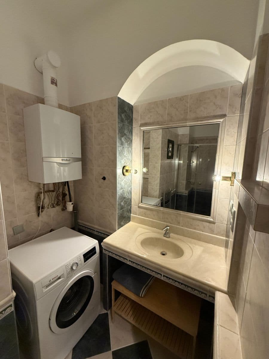 Prenájom bytu 2-izbový 84 m², Jaselská, Praha, Praha Prenájom bytu 2-izbový 84 m², Jaselská, Praha, Praha