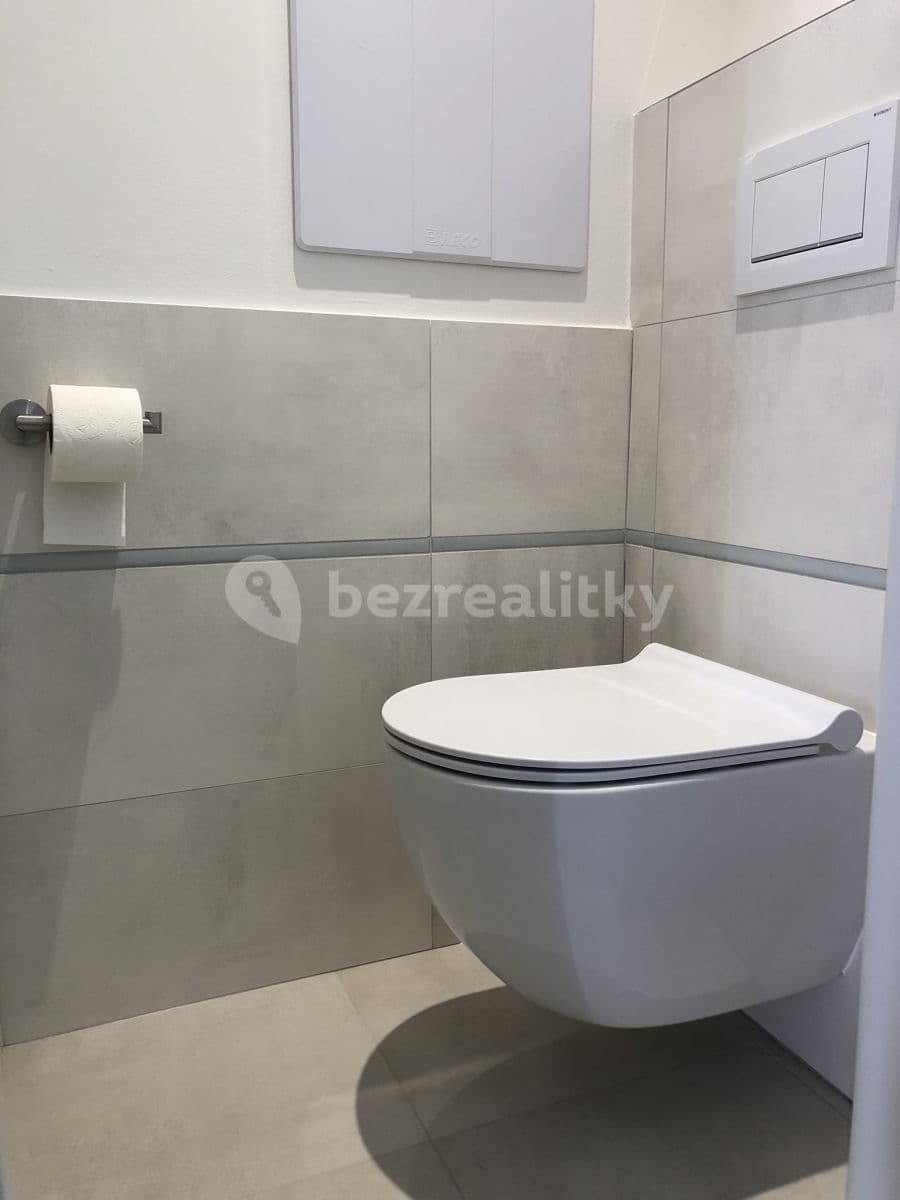 Prenájom bytu 2-izbový 42 m², Svojetická, Praha, Praha Prenájom bytu 2-izbový 42 m², Svojetická, Praha, Praha