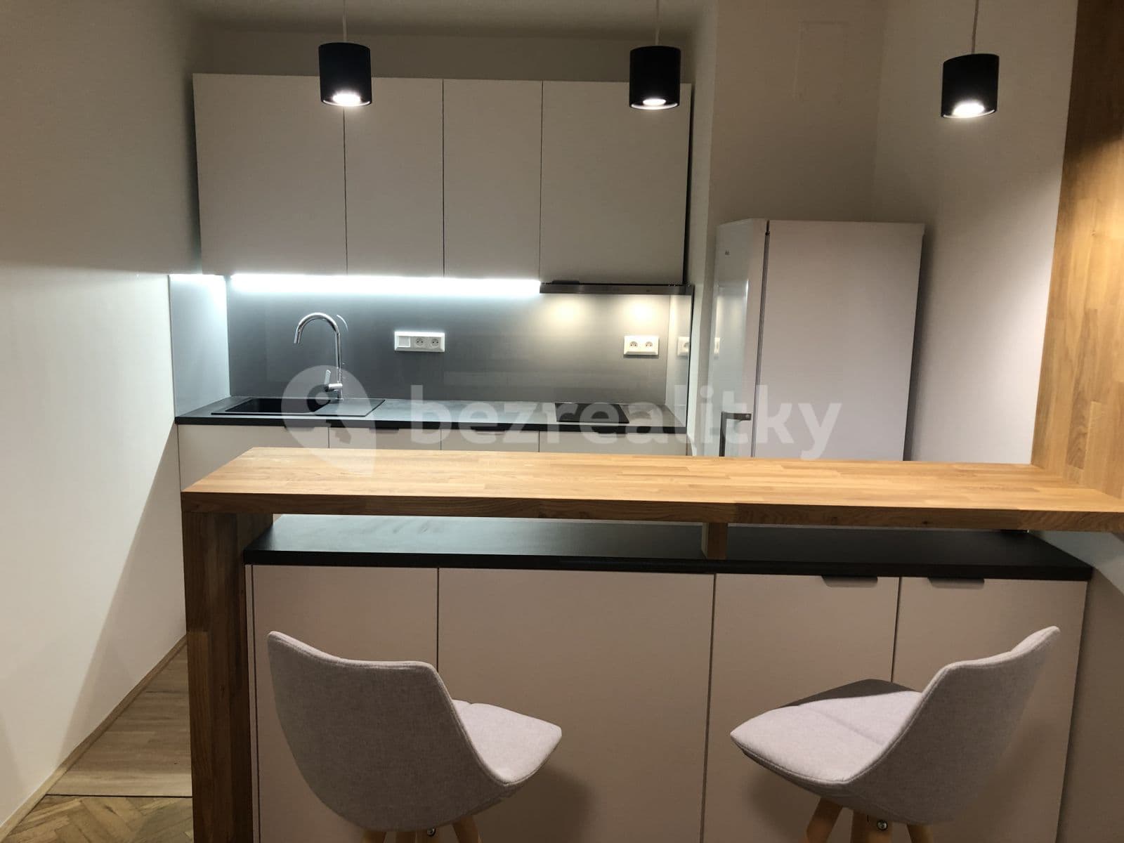 Prenájom bytu 2-izbový 42 m², Svojetická, Praha, Praha Prenájom bytu 2-izbový 42 m², Svojetická, Praha, Praha