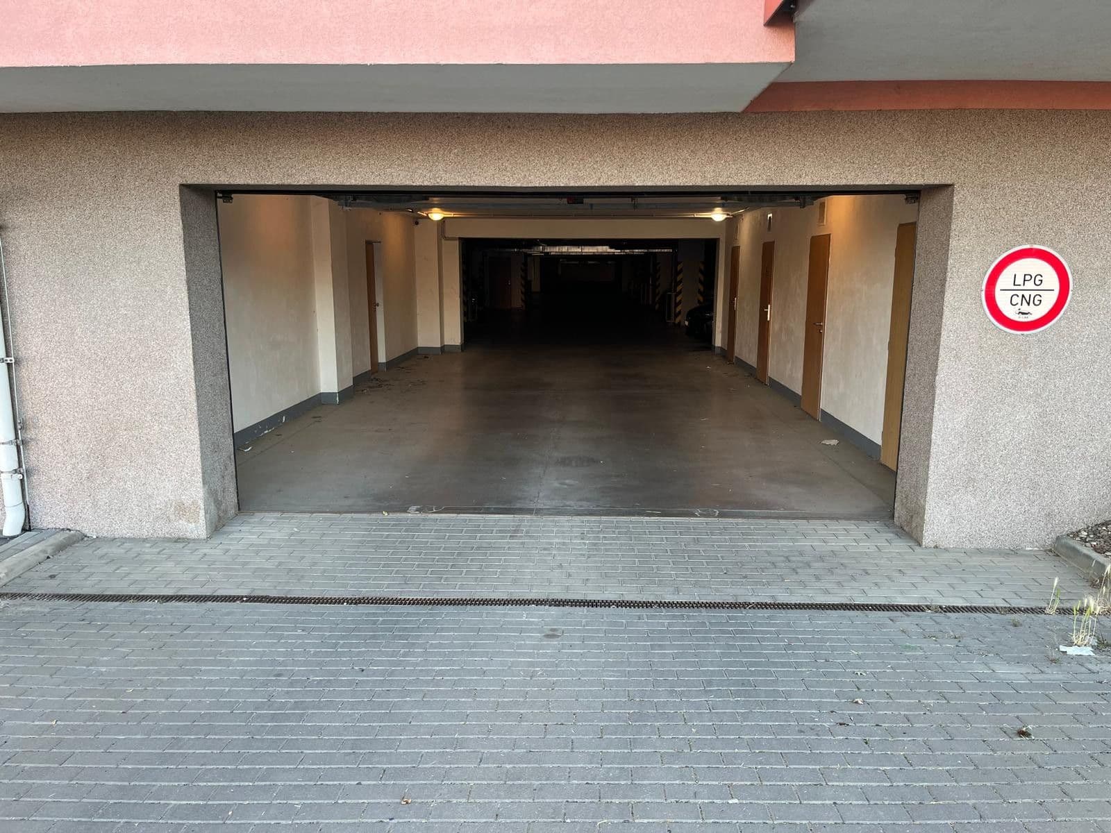 Prenájom garáže 14 m², Říčanská, Brno, Jihomoravský kraj Prenájom garáže 14 m², Říčanská, Brno, Jihomoravský kraj