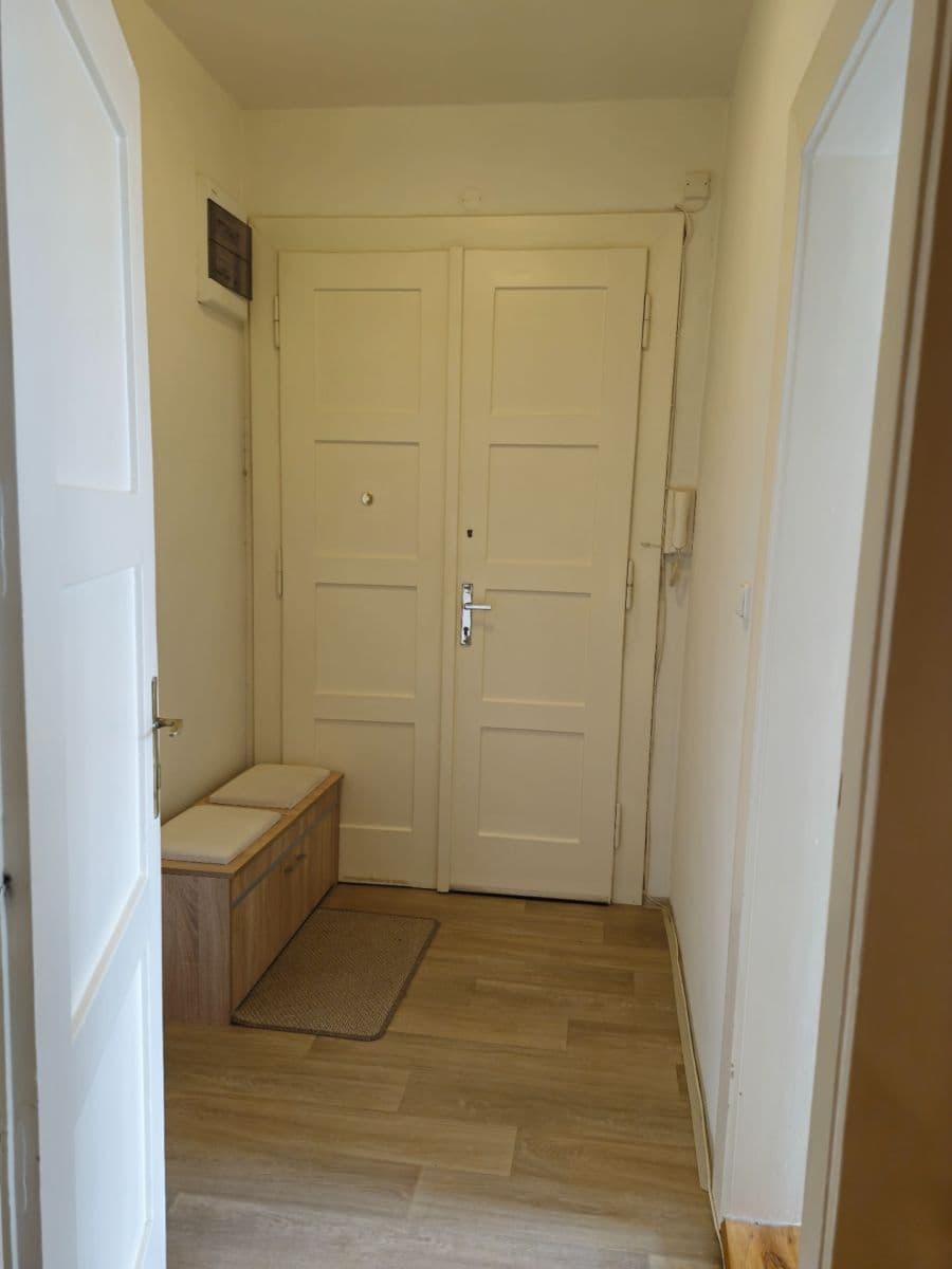 Prenájom bytu 1-izbový 48 m², Laubova, Praha, Praha Prenájom bytu 1-izbový 48 m², Laubova, Praha, Praha