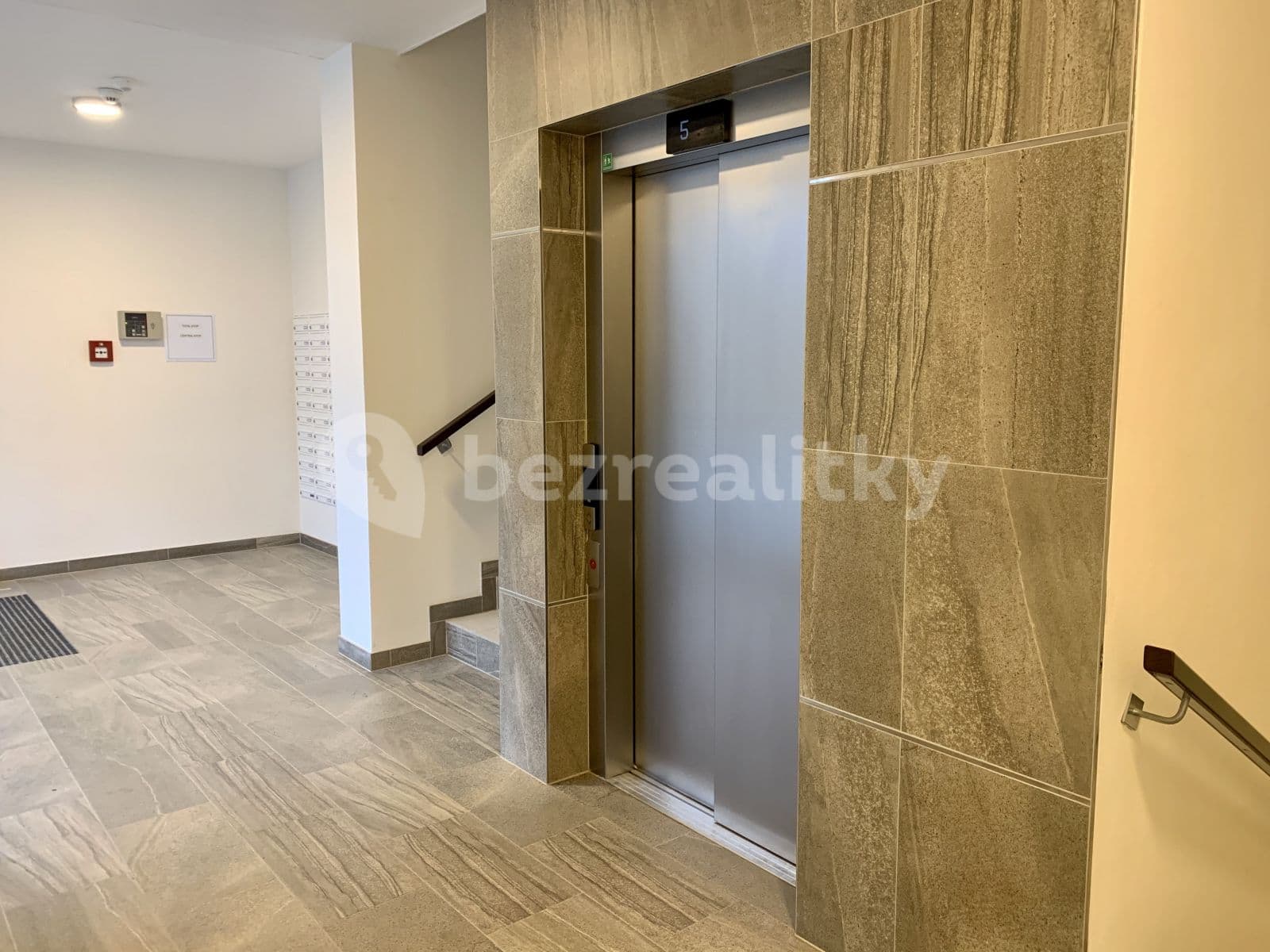 Prenájom bytu 2-izbový 52 m², Mantovská, Praha, Praha Prenájom bytu 2-izbový 52 m², Mantovská, Praha, Praha