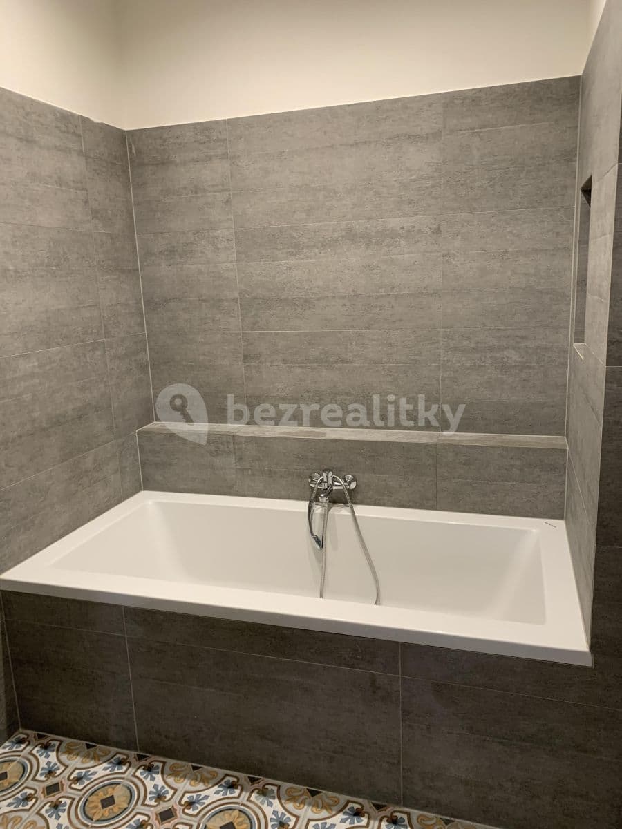 Prenájom bytu 4-izbový 126 m², Šmejkalova, Brno, Jihomoravský kraj Prenájom bytu 4-izbový 126 m², Šmejkalova, Brno, Jihomoravský kraj