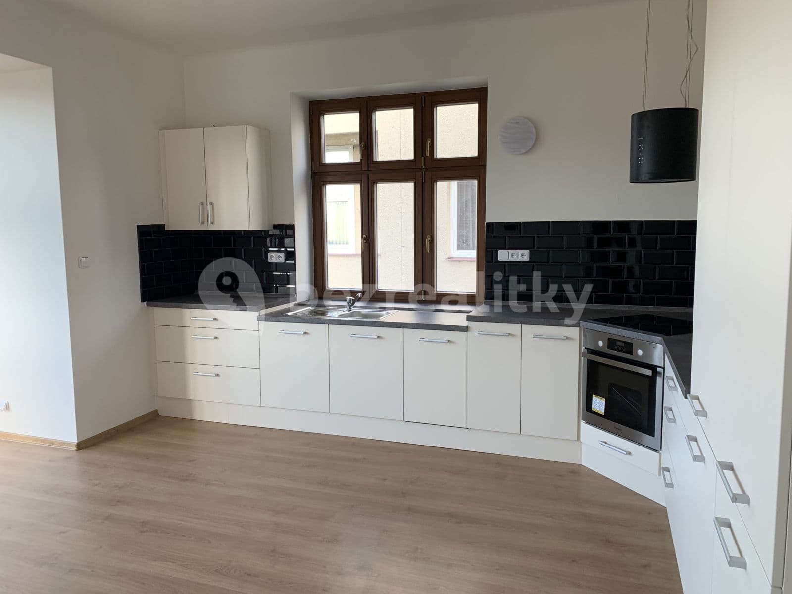 Prenájom bytu 4-izbový 126 m², Šmejkalova, Brno, Jihomoravský kraj Prenájom bytu 4-izbový 126 m², Šmejkalova, Brno, Jihomoravský kraj