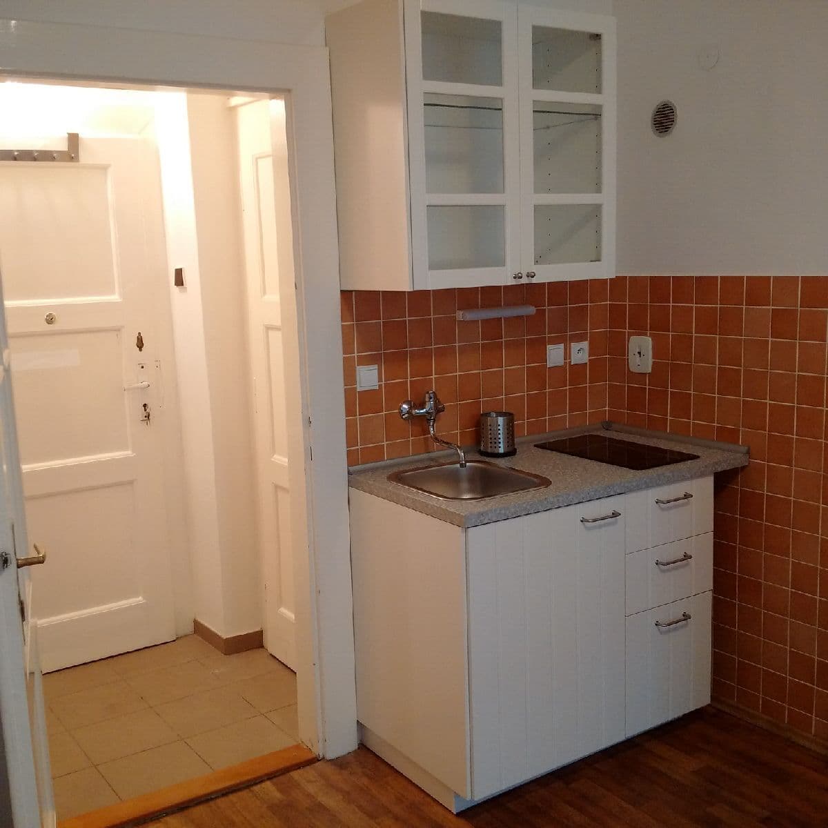 Prenájom bytu 1-izbový 25 m², V Nových Vokovicích, Praha, Praha Prenájom bytu 1-izbový 25 m², V Nových Vokovicích, Praha, Praha
