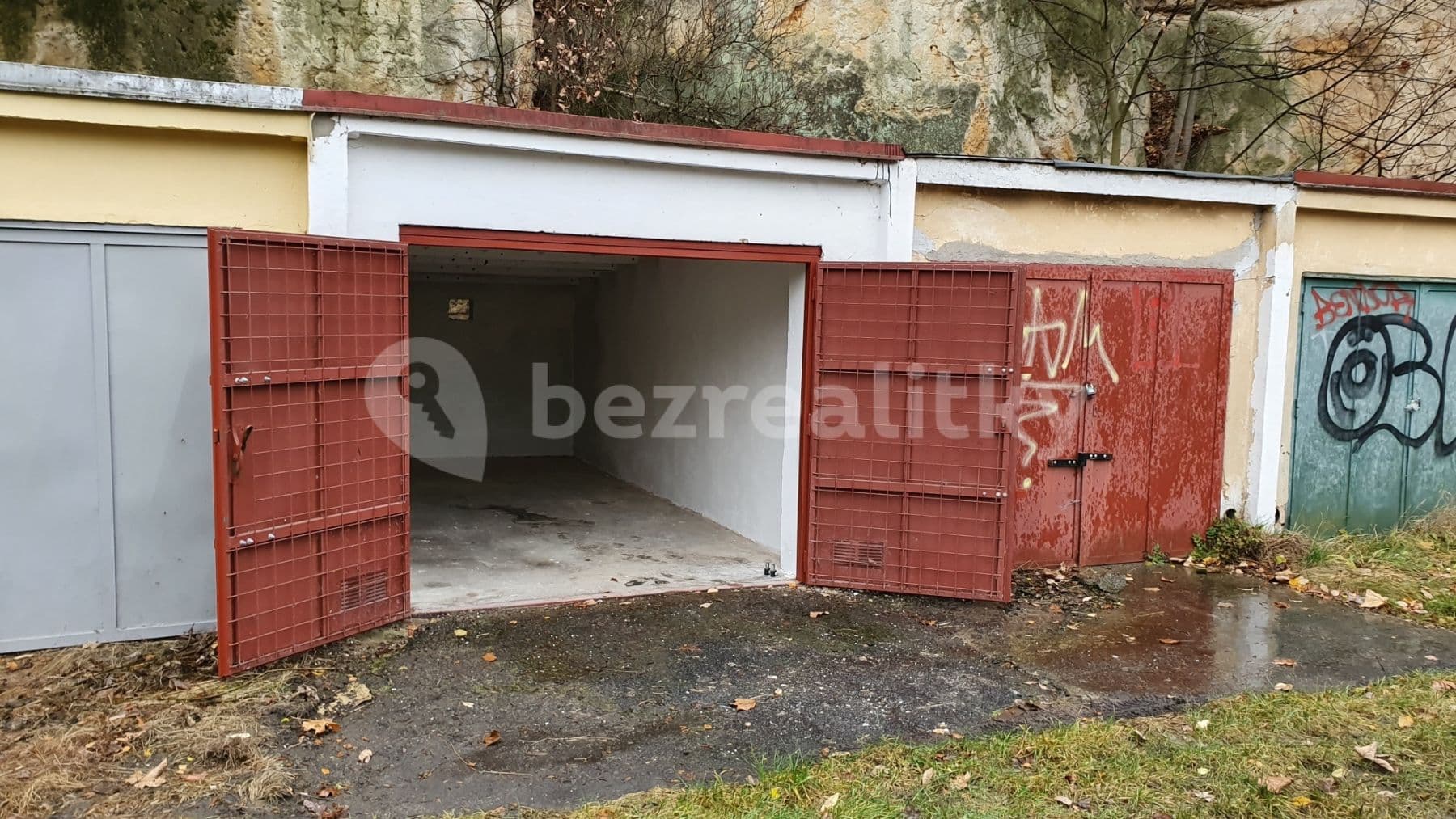 Prenájom garáže 18 m², Pod Petřinami, Praha, Praha Prenájom garáže 18 m², Pod Petřinami, Praha, Praha