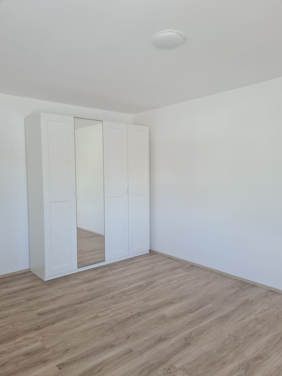Prenájom bytu 2-izbový 64 m², Makedonská, Praha, Praha Prenájom bytu 2-izbový 64 m², Makedonská, Praha, Praha