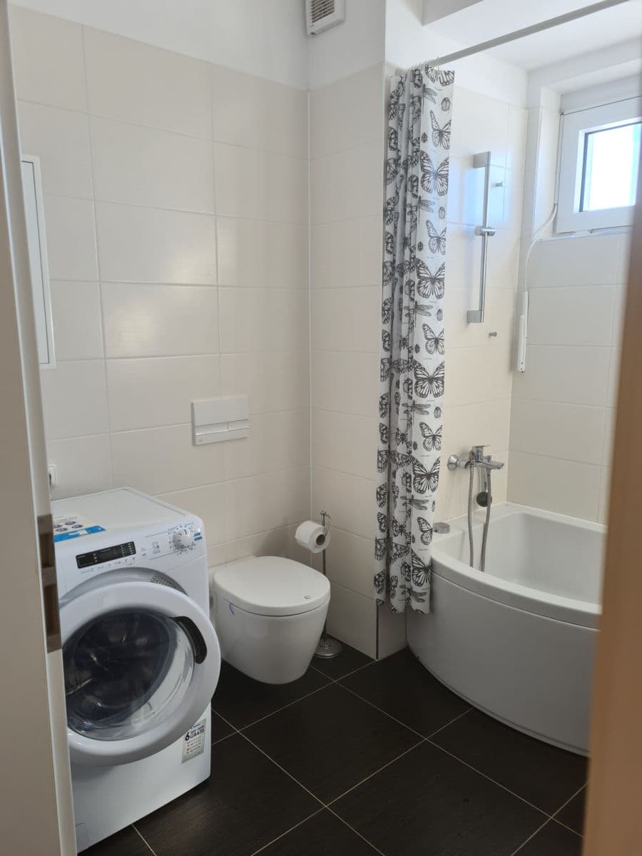 Prenájom bytu 2-izbový 64 m², Makedonská, Praha, Praha Prenájom bytu 2-izbový 64 m², Makedonská, Praha, Praha